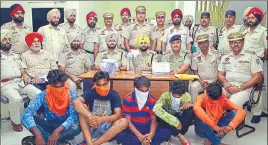  ?? SAMEER SEHGAL /HT ?? Police officials presenting the accused during a press conference in Amritsar on Friday.