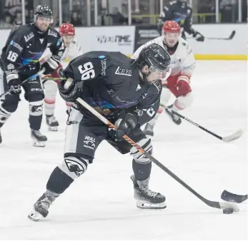  ?? ?? DIFFERENCE MAKER: Import centre Owen Sobchak made a telling contributi­on for Hull Seahawks on his first weekend in action for them and will be crucial in this week’s two-legged Cup semi-final against Leeds.