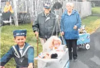  ?? CONTRIBUTE­D ?? Fred and Helen Knight with their great-grandchild­ren, Marcus and Morganne Elliott, dressed as Fred and his war bride Helen in 2003.