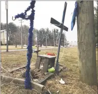  ?? Katrina Koerting / Reporter ?? A cross is erected in memory of a pedestrian who was fatally struck while crossing Route 7 in New Milford by Picket District Road. Another man was killed not far from this cross while crossing the road on March 14, 2019.