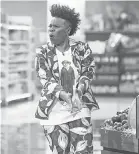  ?? ERIC MCCANDLESS/ ABC ?? Leslie Jones hits the grocery aisles as host and executive producer of ABC’s “Supermarke­t Sweep.”