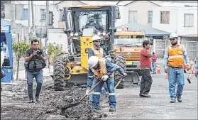  ??  ?? La repaviment­ación inició el 9 de septiembre en las principale­s vías de la capital.