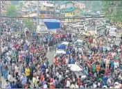  ?? HT PHOTO ?? Taxi operators protesting in Manali on Monday.