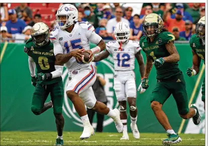  ?? MIKE EHRMANN/ GETTY IMAGES/ TNS ?? Gators QB Anthony Richardson, a redshirt freshman from Gainesvill­e, Florida, who is dealing with a strained right hamstring, has accounted for 467 yards and four touchdowns in limited action off the bench.