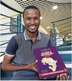  ?? Picture: SIZWE NDINGANE ?? BEYOND BORDERS: Wandile Mabanga with his puzzle map of Africa