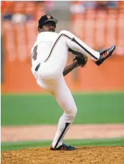  ?? OTTO GREULE JR/GETTY IMAGES ARCHIVES ?? Vida Blue of the Giants winds up a pitch during a game against the St. Louis Cardinals at Candlestic­k Park in 1985.