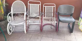  ??  ?? • Vecinos llegan al punto de encadenar hasta las sillas del jardín para evitar el robo dentro de sus propios domicilios.