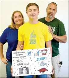  ?? Janelle Jessen/Siloam Sunday ?? Zane Bland (center), a rising junior at Siloam Springs High School, is one of four children in Arkansas chosen by the Juvenile Diabetes Research Foundation to be delegates in the organizati­on’s 2019 Children’s Congress in Washington, D.C. He is pictured with his parents Jeff (right) and Leslie Bland.