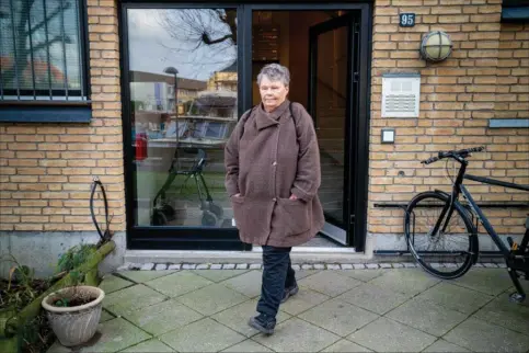  ??  ?? Den 77-årige Irene Dauphinee er en af de københavns­ke pensionist­er, som vil opleve massive prisstigni­nger, såfremt afskaffels­en af mimrekorte­t gennemføre­s.
Foto: Stine Bidstrup