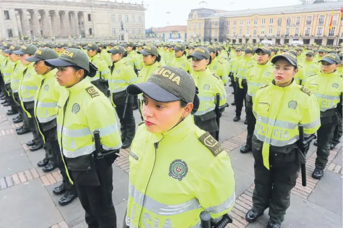  ?? ROFRIGO SEPÚLVEDA / ADN ?? El pasado viernes fue presentado parte de un contingent­e de 1.500 policías que llegan a la capital del país para reforzar los temas de seguridad. Se espera que con este pie de fuerza se reduzcan los delitos.