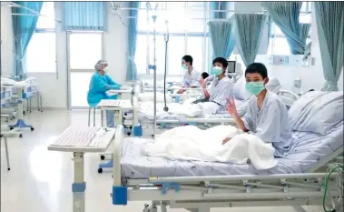  ?? THAI GOVERNMENT SPOKESMAN BUREAU VIA REUTERS ?? A screen grab shows boys rescued from the Thai cave wearing mask and resting in a hospital in Chiang Rai, Thailand, from a Wednesday
handout video.