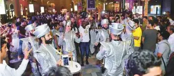  ?? Clint Egbert/Gulf News ?? Left: The LED Arabic Silver Parade troupe entertains visitors at the Rimal sector in Jumeirah Beach Residences on the first day of Eid Al Fitr.