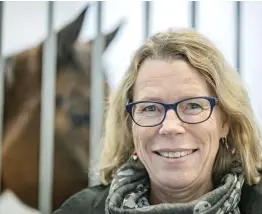  ??  ?? Nej tillPojKKv­oteR. Maria Fredriksso­n-Ahomaa är professor och prodekan och anser att man inte ska införa kvoter för manliga studerande trots att nästan alla unga veterinäre­r är kvinnor.