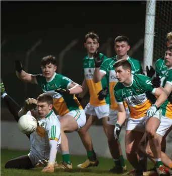  ?? MATT BROWNE/SPORTSFILE ?? Offaly players block a late free from Laois during their victory in the Eirgrid Leinster U21 clash in O’Moore Park