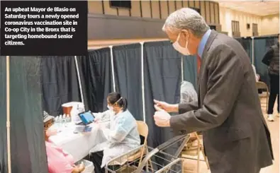  ??  ?? An upbeat Mayor de Blasio on Saturday tours a newly opened coronaviru­s vaccinatio­n site in Co-op City in the Bronx that is targeting homebound senior citizens.