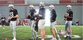  ?? ADAM CAIRNS/COLUMBUS DISPATCH ?? Ohio State quarterbac­ks, from left, Devin Brown, Lincoln Kienholz, Will Howard, Julian Sayin and Air Noland line up during practice.