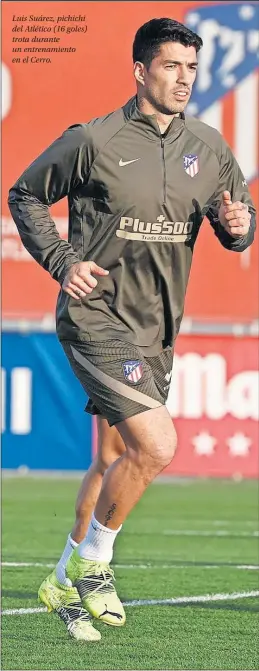  ??  ?? Luis Suárez, pichichi del Atlético (16 goles) trota durante un entrenamie­nto en el Cerro.