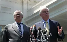  ?? AP PHOTO BY SUSAN WALSH ?? In this May 21, 2010, file photo, then-senate Banking Committee Chairman Sen. Christophe­r Dodd, D-conn., right, and thenhouse Financial Services Committee Chairman Rep. Barney Frank, D-mass., speak to reporters outside the White House in Washington,...
