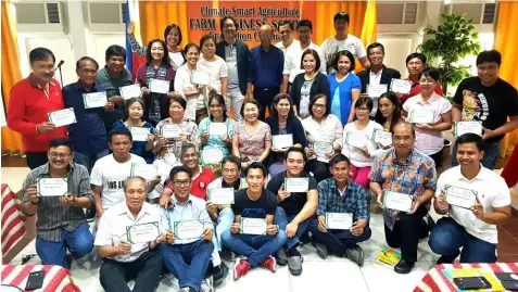  ?? — Chris Navarro ?? FARM BUSINESS SCHOOL. Senator Cynthia Villar, managing director of Villar SIPAG Foundation, DA-RFO III RED Engr. Roy Abaya, Agricultur­e Training Institute Deputy Dir. Alfredo Anton, Third District Board Member Jun Canlas and former Apalit Mayor Jun...