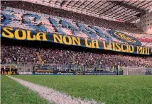  ?? LAPRESSE ?? Una coreografi­a della Curva Nord, cuore del tifo Inter