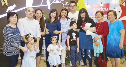  ??  ?? From left: Niña’s mom-in-law Mary Ann Rodriguez, Vince, Dr. Luisa Puyat, Tintin Bersola and husband Julius Babao with their children Anya and Nio, Julius’ mom Cena Babao and lawyer Baby Corpuz