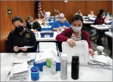  ??  ?? Sorting and counting ballots in Pennsylvan­ia