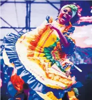  ??  ?? La Danza de los Negros Macheteros Eleguá mezcló la jocosidad con el baile en su muestra artística.