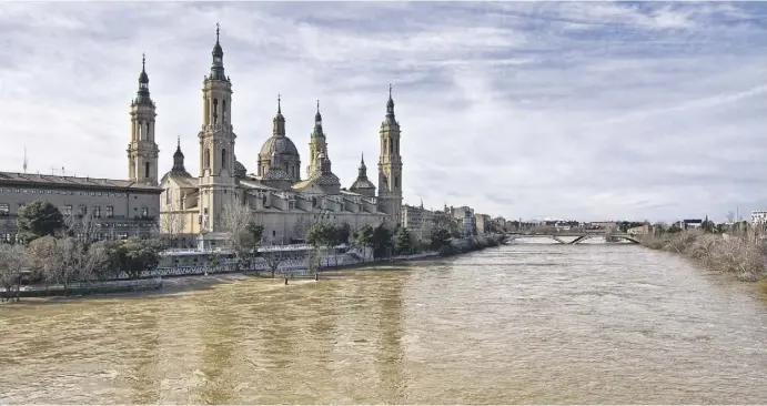  ?? Fotos: Turismo de Aragón, Archiv ?? Die mythische Kathedrale von Zaragoza am Río Ebro, Aragóns Lebensader. Die Küche der Region ist vor allem ländlich geprägt.