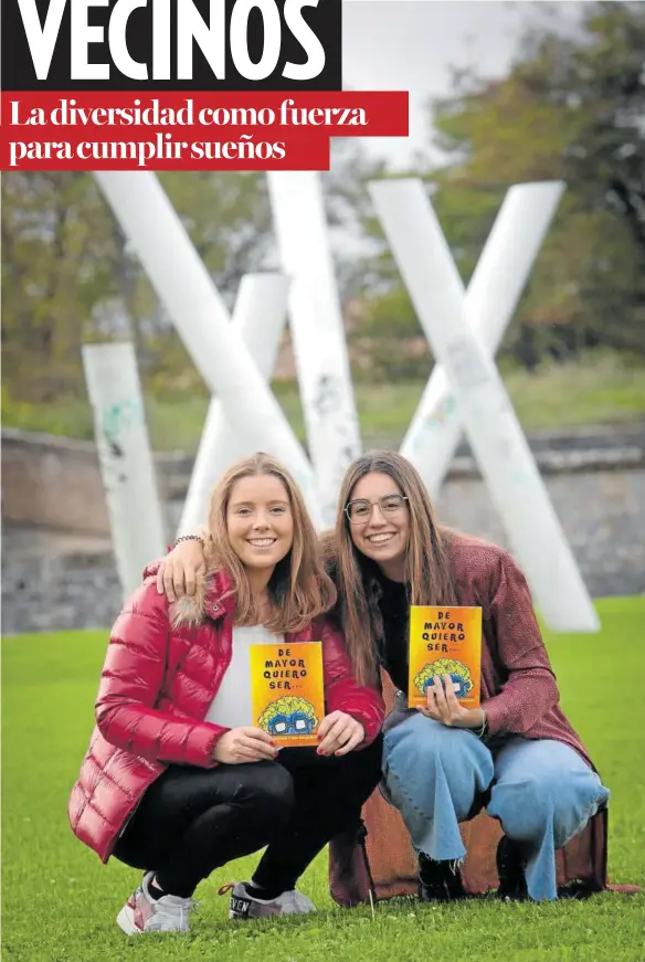  ??  ?? Claudia Buldain (izquierda en la fotografía) y Ana Salsamendi, estudiante­s de Magisterio y Pedagogía.