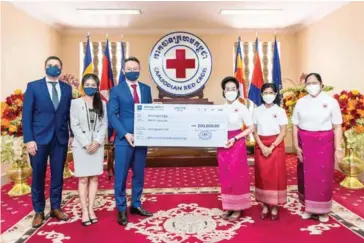  ?? ?? ABA Bank contribute­s US$ 200,000 to Cambodian Red Cross to support humanitari­an and healthcare programs of the Organizati­on across the country.