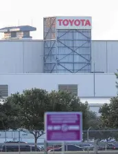  ?? Jerry Lara / Staff photograph­er ?? At Toyota’s San Antonio plant, workers have a new routine: answering health and travel-related questions on an app and regular temperatur­e checks.