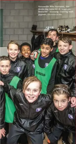  ?? FOTO PATRICK DE ROO ?? Aanvoerder Mike Vanhamel, hier donderdag nadat hij de jeugd van Beerschot - eenmalig - training heeft gegeven. we niet de beste ervaringen mee. In money time moeten we daar mee kunnen omgaan.”