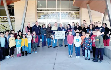  ?? HERALD photo/roger Cline ?? Marcy students and staff stand with BSISD officials, local dignitarie­s, and personnel from Callon Petroleum, who donated funds to purchase one-way visible window wraps for Marcy Elementary School in Big Spring.