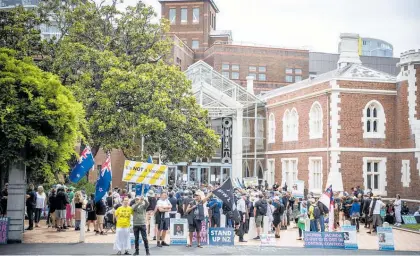  ?? Photo / Michael Craig ?? Anti-vaccine protesters gathered outside the High Court at Auckland.