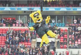  ?? KIRBY LEE/USA TODAY SPORTS ?? Jaguars mascot Jaxson de Ville bungee jumps during an NFL Internatio­nal Series game against the Broncos in London.