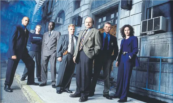  ?? ?? Andy Sipowicz, centre, and the cast of NYPD Blue year eight. Picture: Channel 4