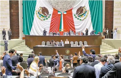  ?? HÉCTOR TÉLLEZ ?? La Mesa Directiva de la Cámara de Diputados dio ayer mismo entrada a la reforma enviada por el Senado.