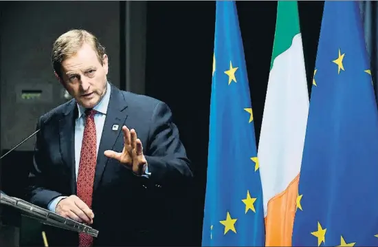  ?? JOHN THYS / AFP ?? El primer ministro de Irlanda, Enda Kenny, comenta los acuerdos de la cumbre sobre el Brexit