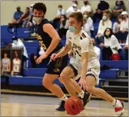  ?? OWEN MCCUE — MEDIANEWS GROUP ?? Pope John Paul II’s Kevin Green, right, drives past New Hope Solebury’s Chris Kolen during Wednesday’s District 1-4A championsh­ip game.