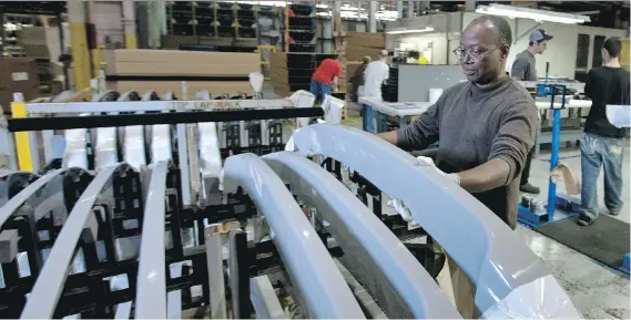  ?? NORM BETTS/BLOOMBERG ?? A worker checks the surface of a bumper at the AGS Automotive Systems manufactur­ing facility in Oshawa, Ont. Adjusting rules for the automotive industry will be a key part of the NAFTA negotiatio­ns, with the U.S. bent on reclaiming manufactur­ing jobs...