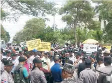  ?? ADONIS S. DÍAZ ?? Los profesiona­les del agro protestaro­n frente a Palacio.