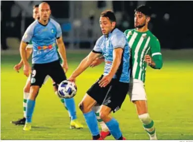  ?? REAL BETIS ?? Garrós durante un partido de este año ante el Betis Deportivo.