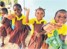  ??  ?? 70 Kinder zwischen zwei und fünf Jahren besuchen derzeit die Vorschule in Vilankulo, die die Deutsch-Mosambikan­ische Gesellscha­ft mit Spenden gebaut hat.