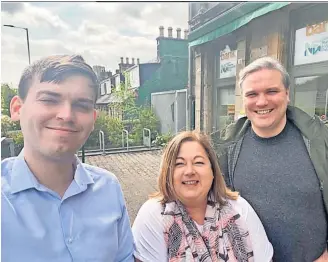  ?? ?? Together Tom with Cllr Chris Lunday and Kirsten Oswald MP at The Bank for Neilston Community Developmen­t Trust meeting