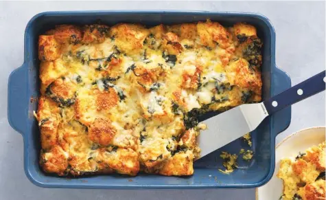  ?? KERRI BREWER FOR THE NEW YORK TIMES ?? Cheesy Spinach Breakfast Casserole makes for a meatless holiday breakfast centerpiec­e.