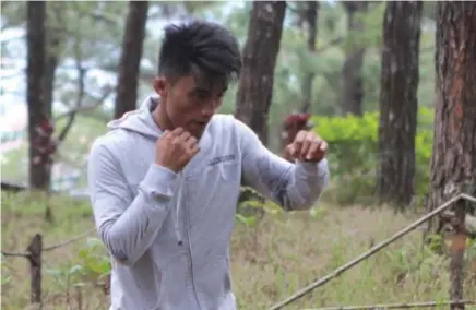  ?? Photo by Roderick Osis ?? ENDURANCE TRAINING. Team Lakay’’s Jomar Pa-ac holds his training at the trails of Camp John Hay in a bid to improve his stamina for his upcoming bout in Brave Combat Federation.