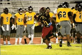  ?? COURTESY OF ARIZONA WESTERN COLLEGE ?? ARIZONA WESTERN’S DAQUIRS GRIFFIN (21) celebrates after intercepti­ng a pass Saturday night against Phoenix.