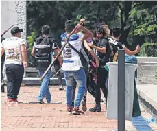  ?? /CORTESÍA ?? Los estudiante­s han pedido ayuda para identifica­r a los violentos.