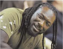  ?? STAFF FILE PHOTO BY CHRISTOPHE­R EVANS ?? NICE KNOWING YOU: Running back LeGarrette Blount, who scored 18 touchdowns for the Patriots last season, agreed to a deal with the Philadelph­ia Eagles.