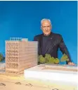  ?? FOTO: DPA ?? Frank Gehry präsentier­te seinen Entwurf für Louis Vuitton.